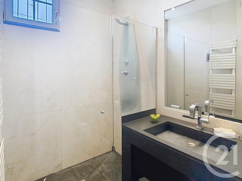 Maison - 180 m² - 8 pièces