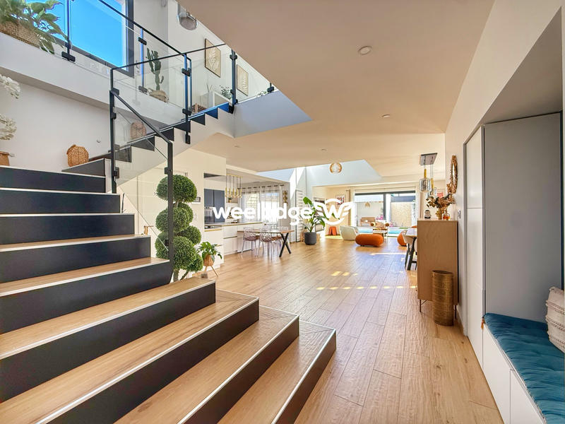 Maison contemporaine - 197 m² - 6 pièces