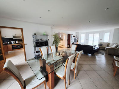 Maison - 205 m² - 7 pièces