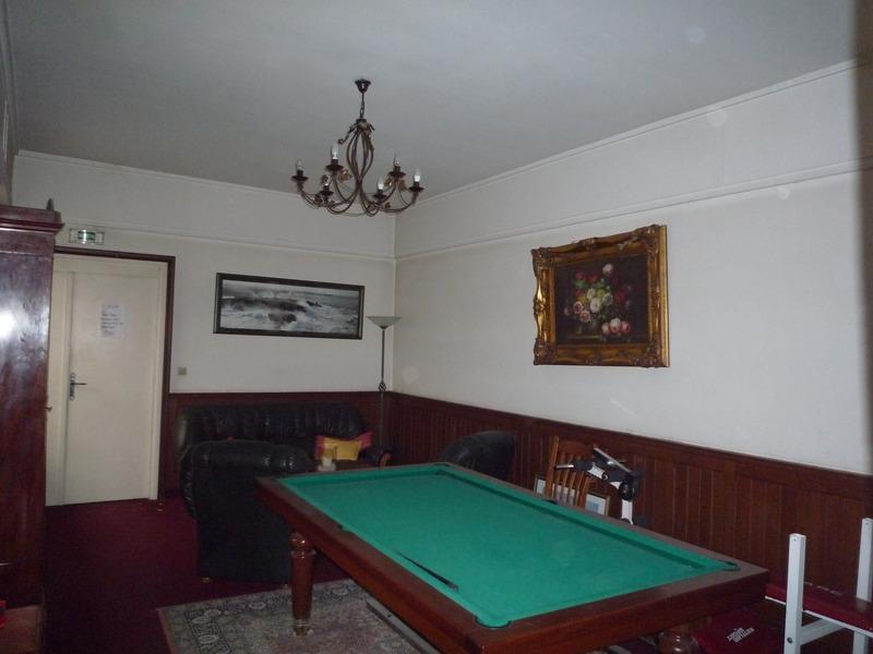 Propriété - 1 200 m² - 50 pièces