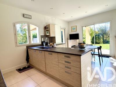 Maison - 240 m² - 8 pièces