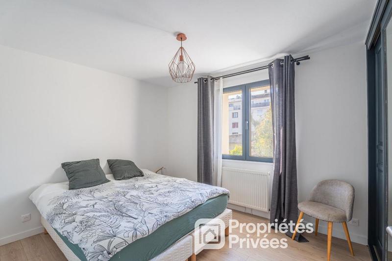 Maison - 187 m² - 8 pièces