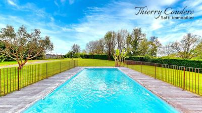 Maison - 319 m² - 12 pièces