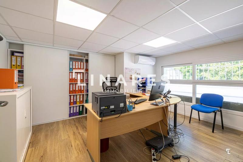 Local d'activités - 695 m² - 22 pièces