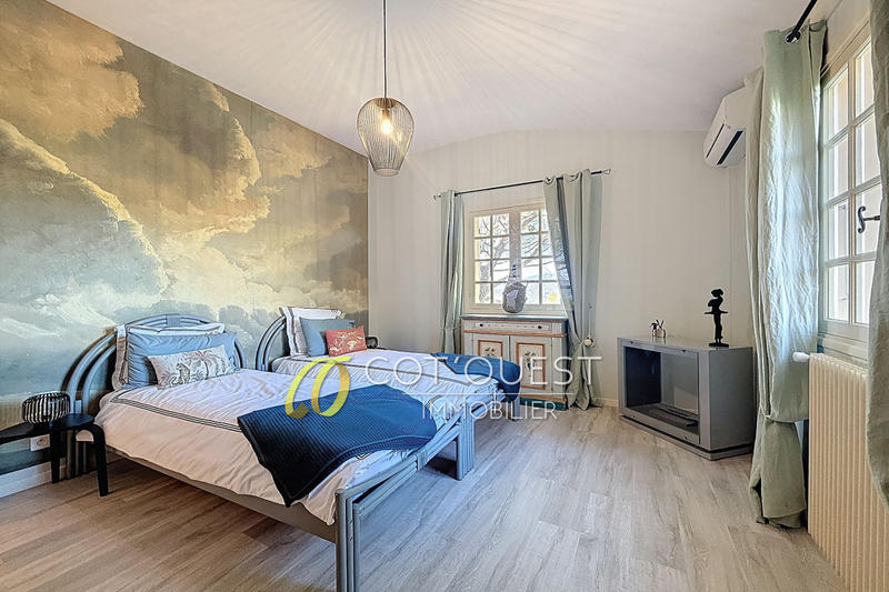 Maison - 305 m² - 7 pièces