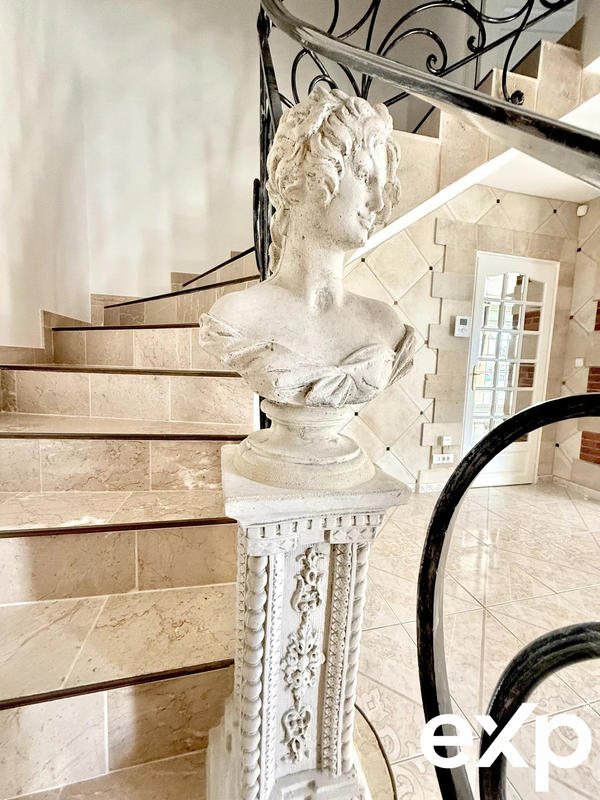 Villa - 230 m² - 7 pièces