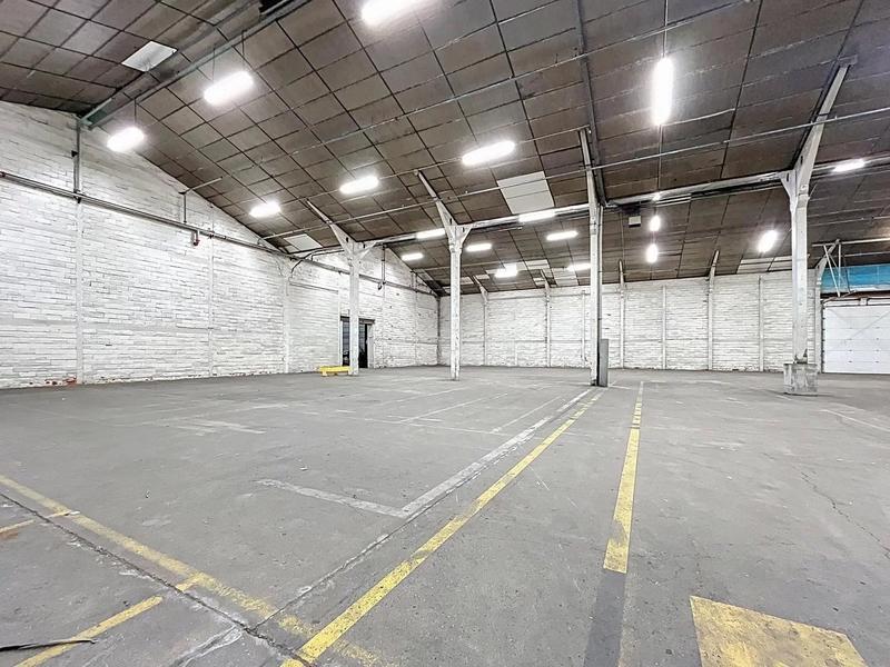 Entrepôt - 1 079 m²