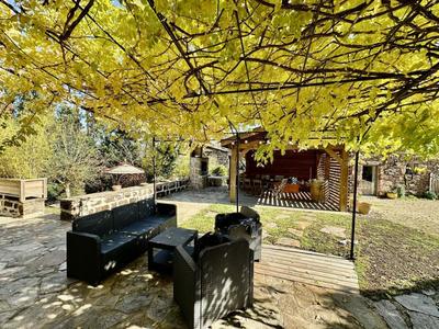 Propriété - 368 m² - 10 pièces