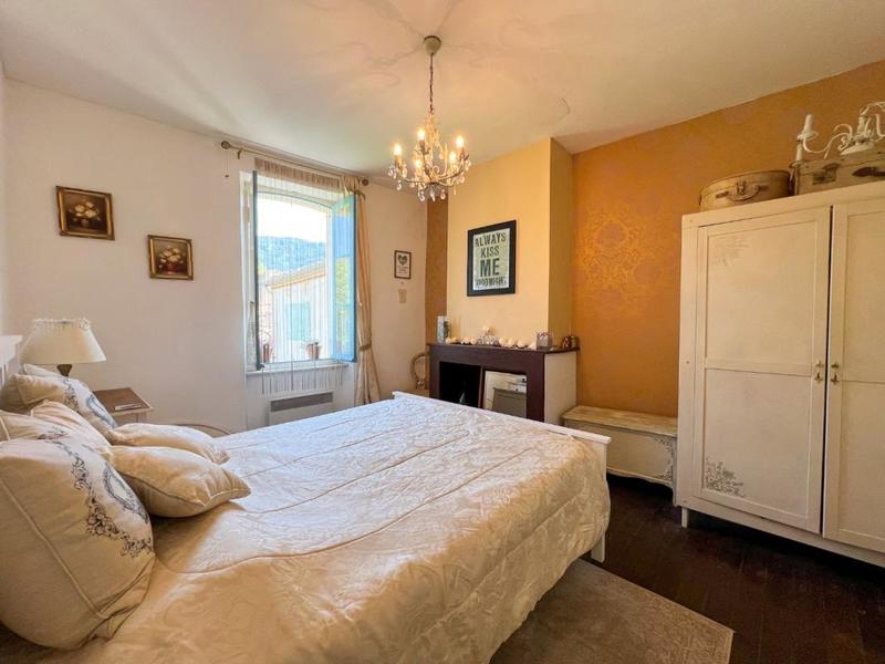 Propriété - 79 m² - 6 pièces