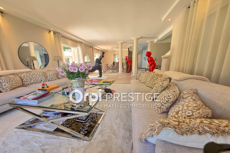 Villa - 329 m² - 12 pièces