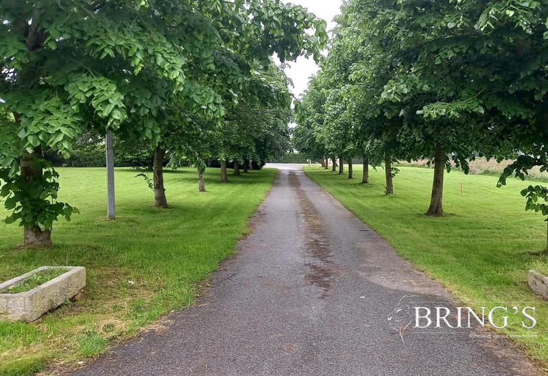 Maison - 340 m² - 6 pièces