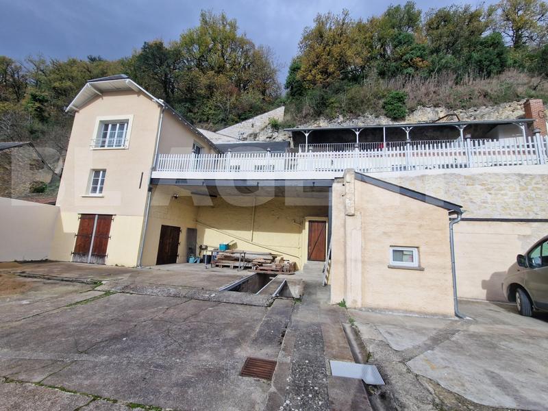 Maison - 220 m² - 8 pièces