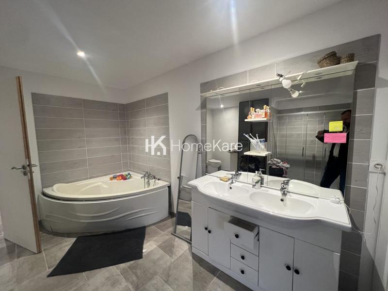 Propriété - 170 m² - 6 pièces