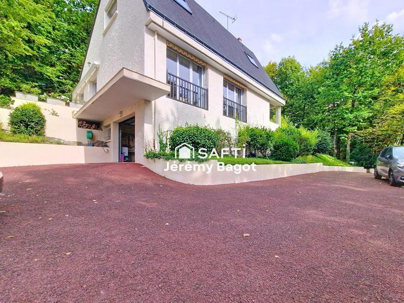 Maison - 240 m² - 7 pièces