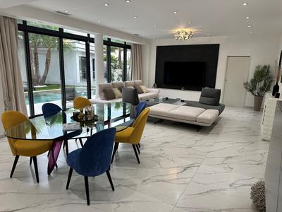 Villa - 262 m² - 6 pièces