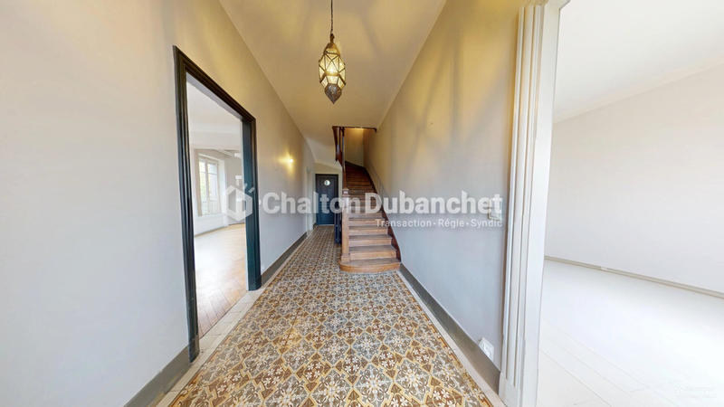 Maison - 200 m² - 8 pièces