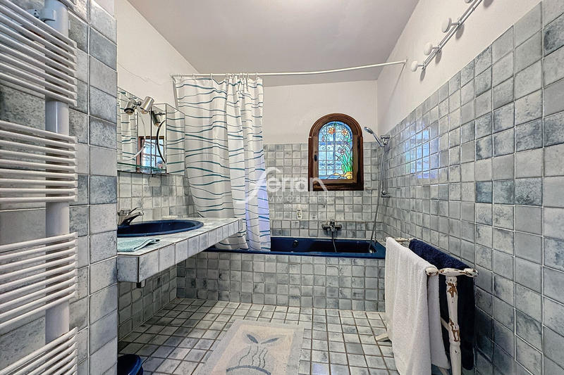 Propriété - 400 m² - 9 pièces