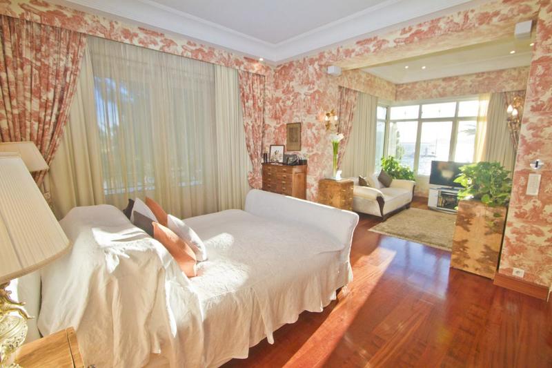 Demeure - 450 m² - 16 pièces