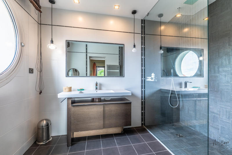 Maison - 330 m² - 10 pièces