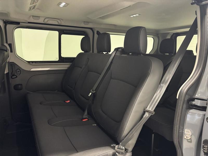 Renault Trafic III (2) Combi L2 2.0 Dci 150 9pl Bva9 Red