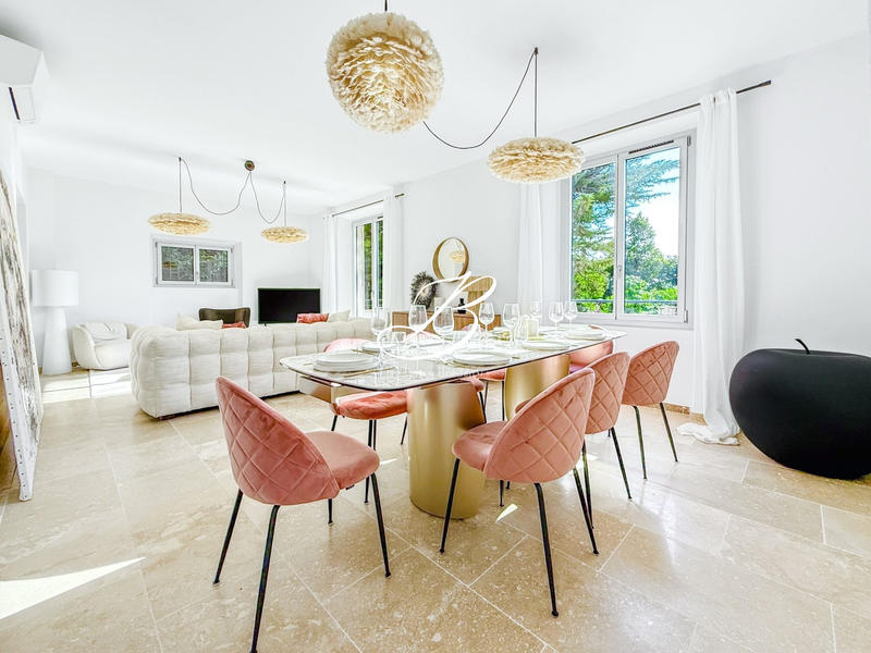 Villa - 258 m² - 10 pièces