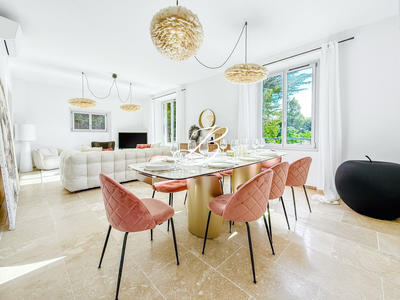 Villa - 258 m² - 10 pièces