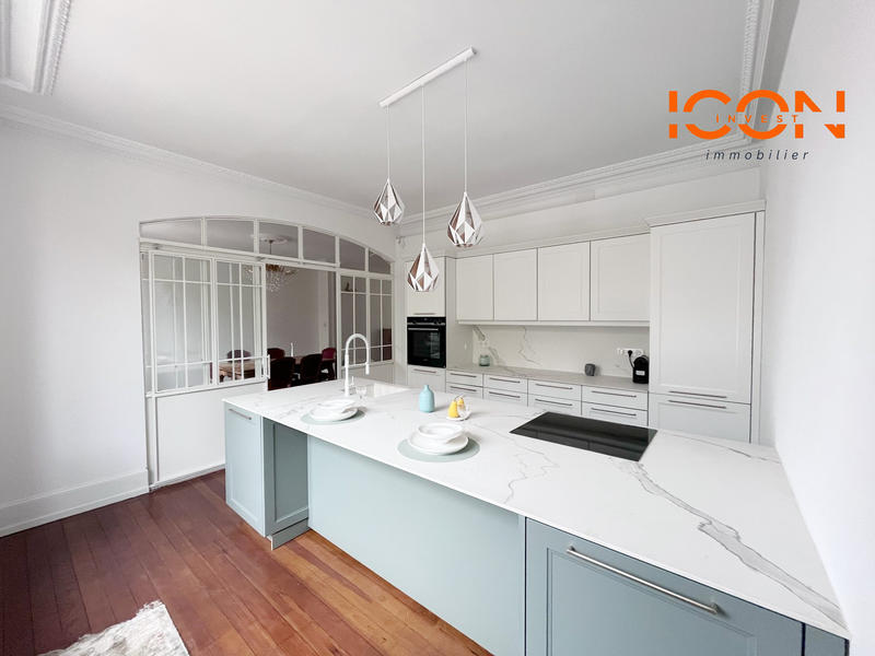 Maison - 217 m² - 8 pièces