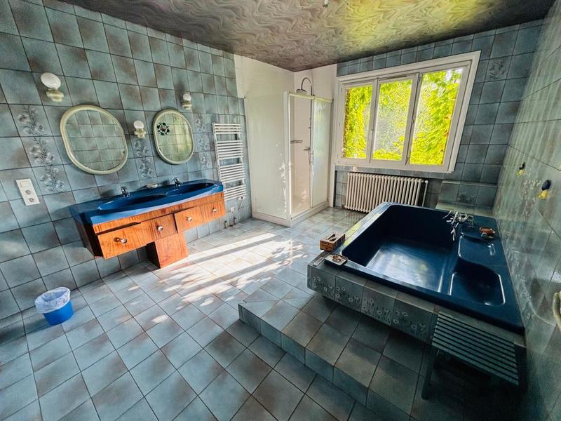 Maison - 240 m² - 7 pièces