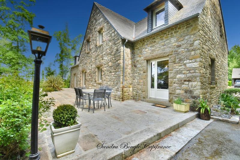 Propriété - 273 m² - 12 pièces