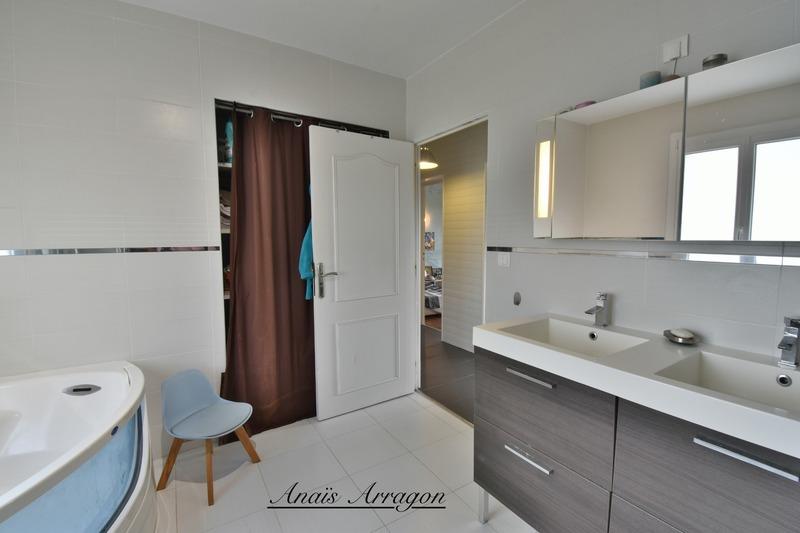 Propriété - 250 m² - 9 pièces