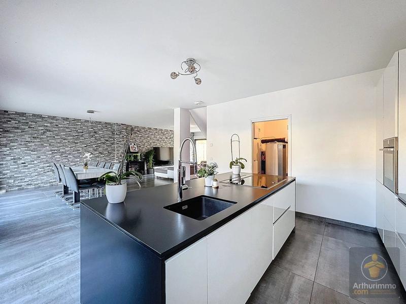 Maison - 210 m² - 8 pièces