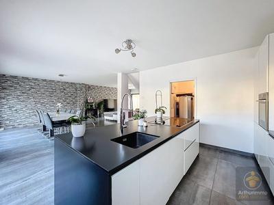 Maison - 210 m² - 8 pièces