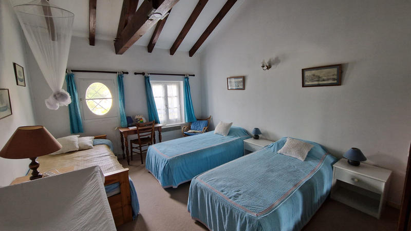 Maison - 208 m² - 7 pièces