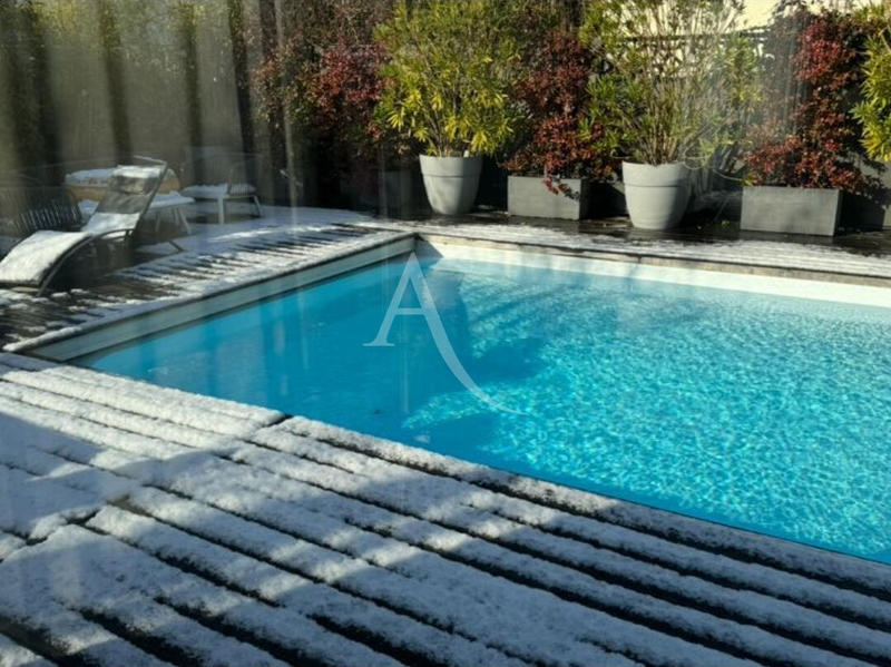 Maison - 212 m² - 8 pièces