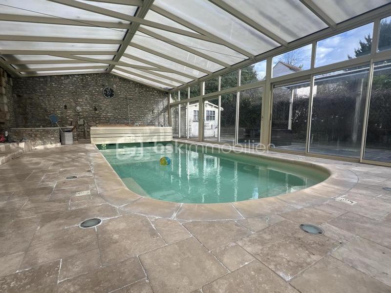 Maison - 205 m² - 7 pièces