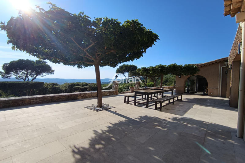 Maison - 262 m² - 6 pièces