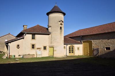 Corps de ferme - 1 260 m² - 14 pièces
