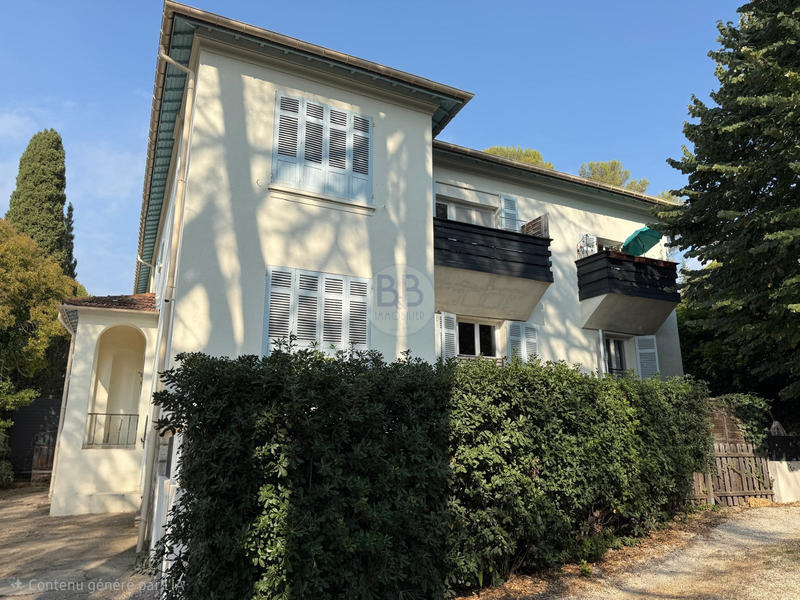 Immeuble - 740 m² - 40 pièces