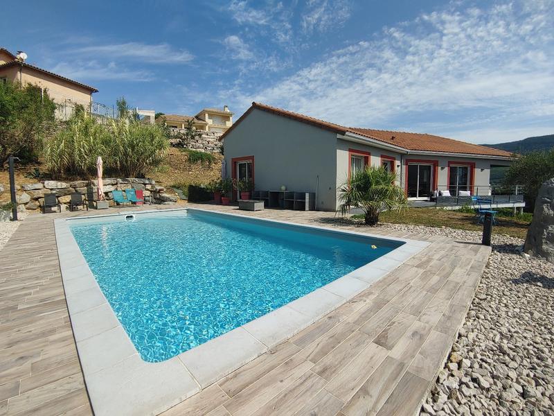 Maison - 140 m² - 5 pièces