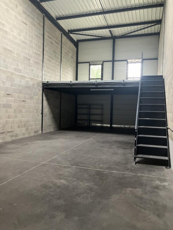 Entrepôt - 151 m²