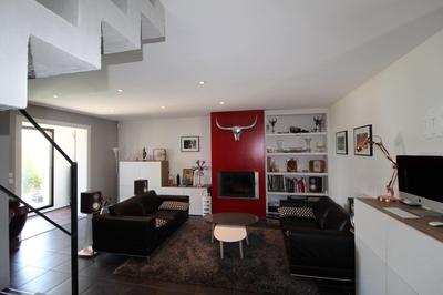 Villa - 216 m² - 9 pièces