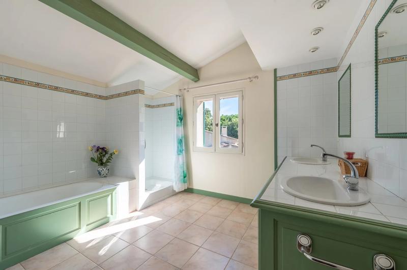 Maison - 255 m² - 3 pièces