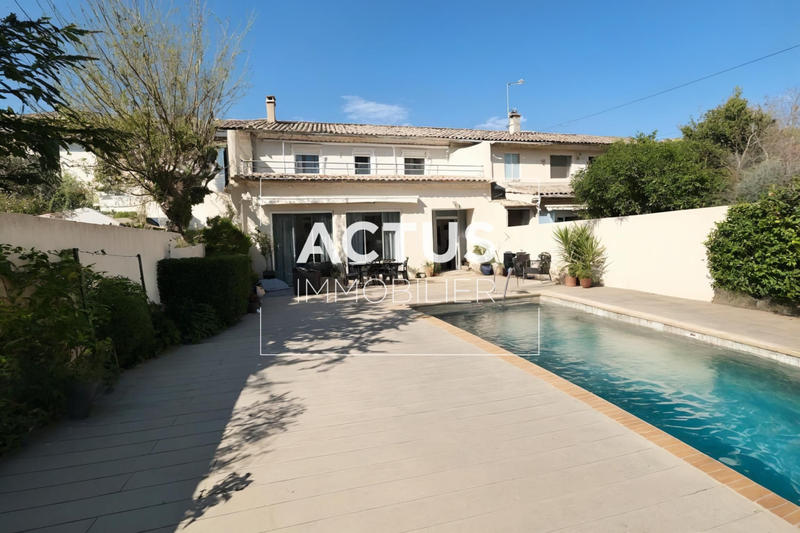 Maison - 200 m² - 7 pièces