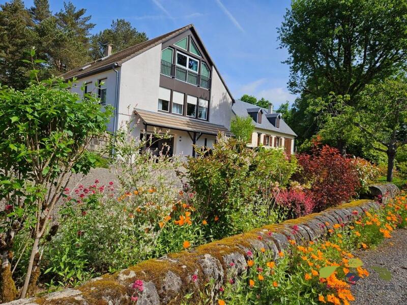 Propriété - 287 m² - 7 pièces