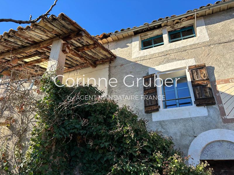 Maison - 335 m² - 13 pièces