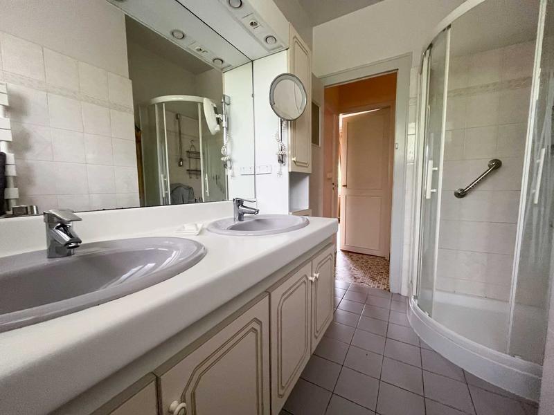 Maison - 128 m² - 9 pièces