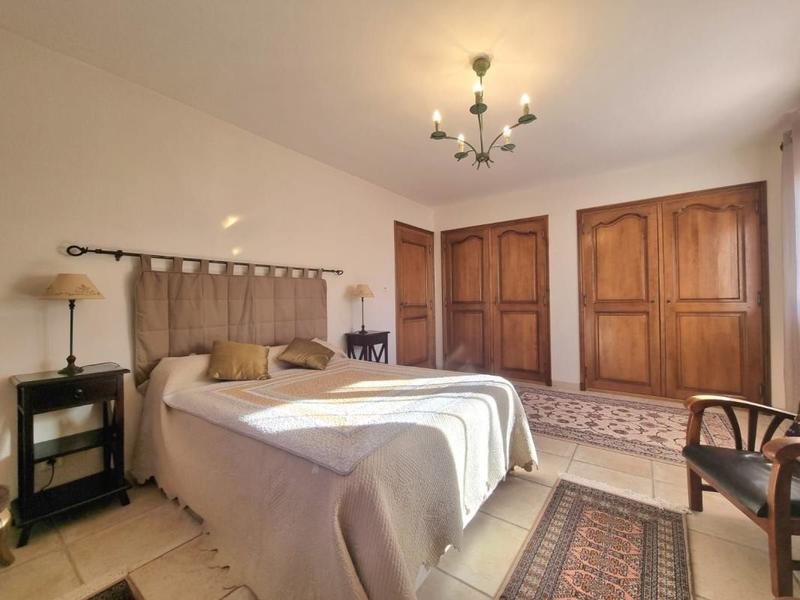 Propriété - 425 m² - 7 pièces