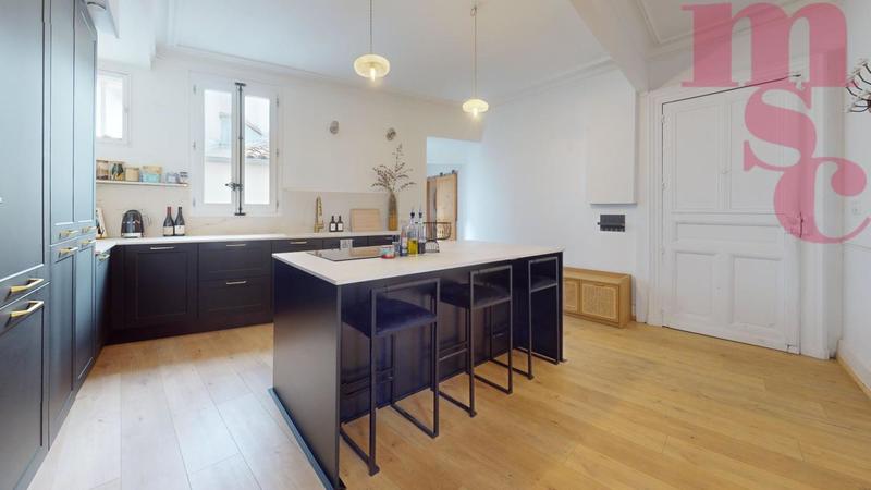 Appartement - 116 m² - 6 pièces