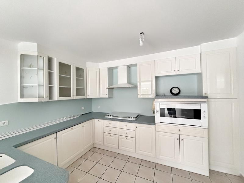 Maison - 239 m² - 8 pièces