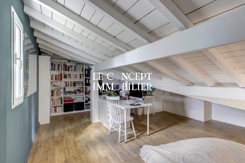 Maison - 221 m² - 7 pièces